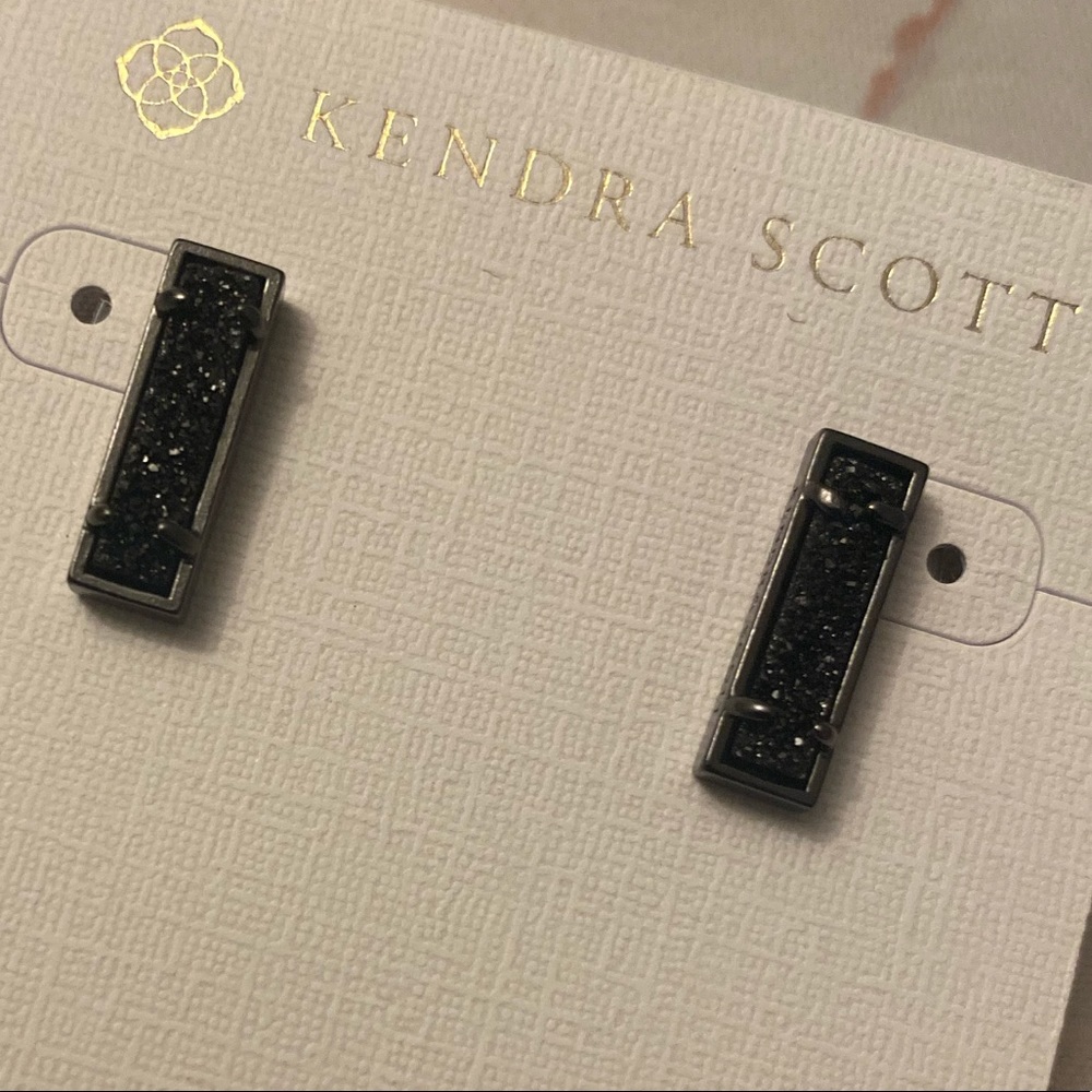 KENDRA SCOTT BRAND NEW